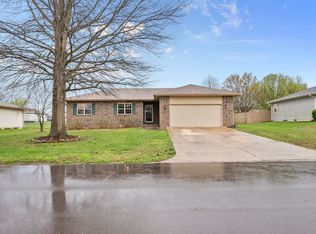 1532 Danielle Dr, Lebanon, MO 65536