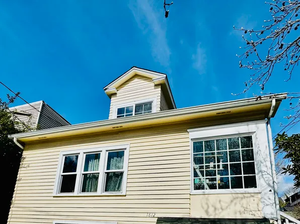 1812 N 40th St APT C, Seattle, WA 98103