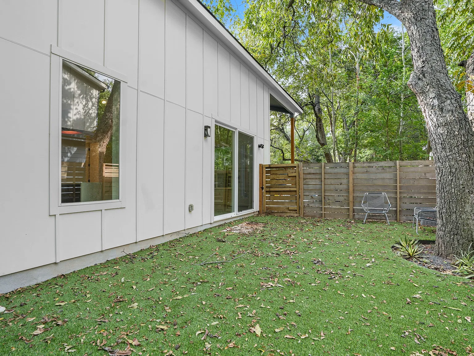 2 bed, 1098 sqft, $3,200 — Photo 2