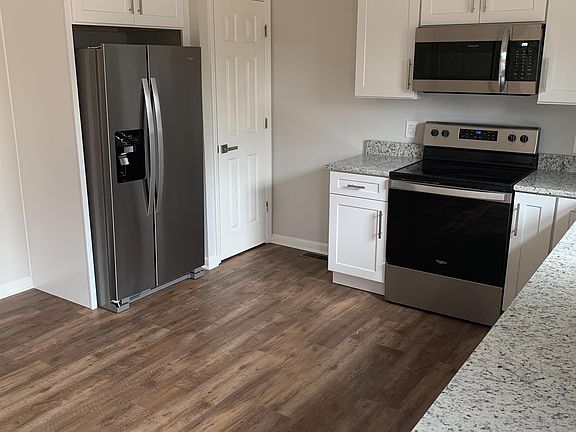 5th image of 75 Ferncliff Dr