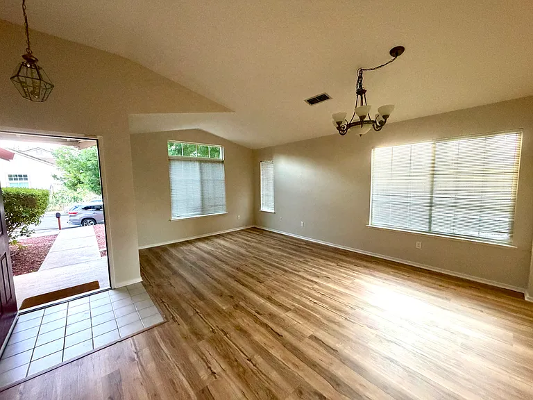 4901 Hillridge Way — Photo 4