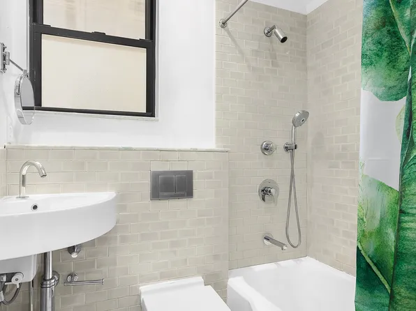 589 Union Avenue image 8 of 11