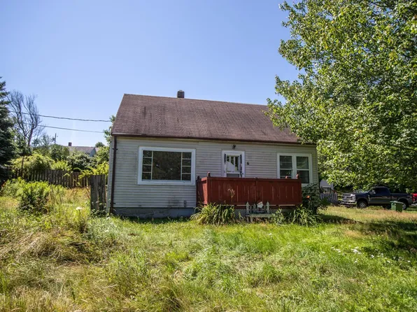 6 Harris Rd, Dartmouth, NS B2Y 3J3