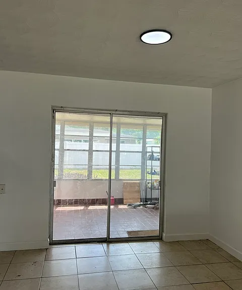 2210 N 57th Ave — Photo 10