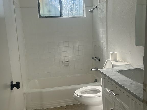 5th image of 1028 W 103rd St #5