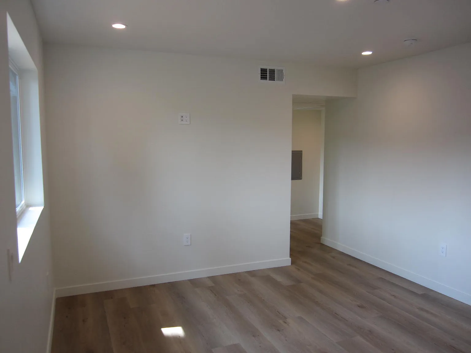 3 bed, 2.5 bath, 1500 sqft, $3,650 — Photo 4