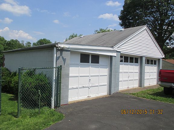 3 Car Detached Garage
