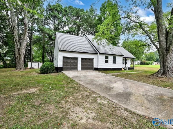 1302 Country Club Cir NW, Arab, AL 35016