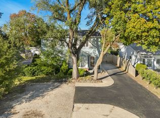 1019 Rockland Rd, Lake Bluff, IL 60044