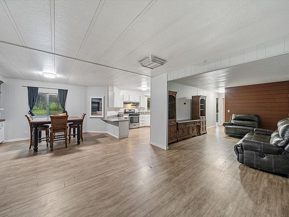 3rd image of 21274 Lela Ln