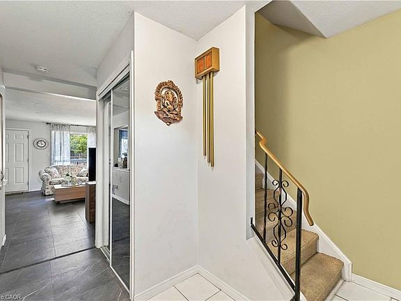 4th image of 899 Stone Church Rd E #4