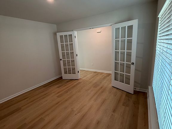 5th image of 121 Roocroft Ct