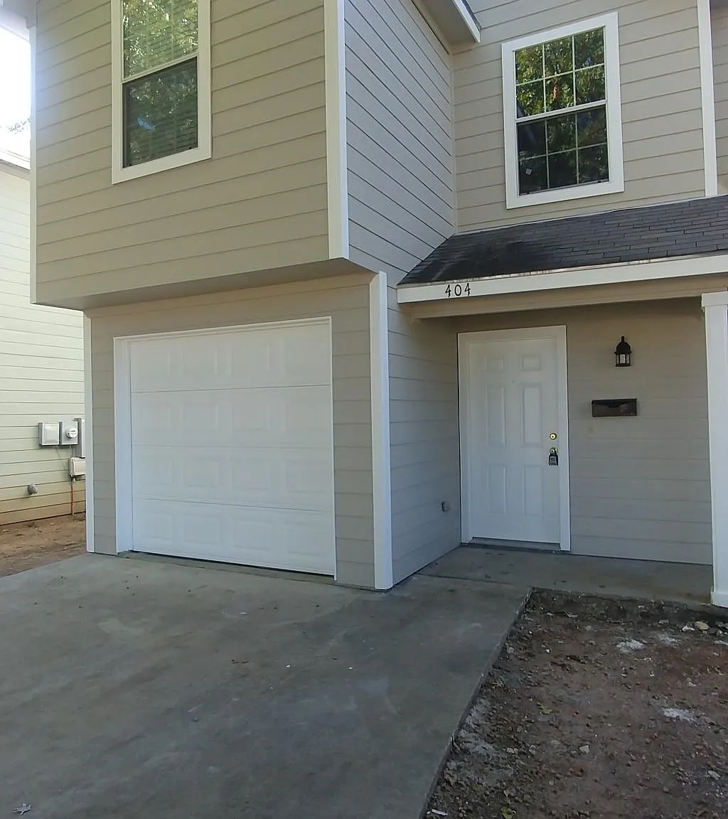 3 bed, 2.5 bath, 1282 sqft, $1,350 — Photo 1