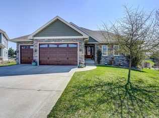 1302 Colton Ct, Waunakee, WI 53597