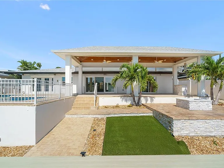 3924 Versailles Dr — Photo 22
