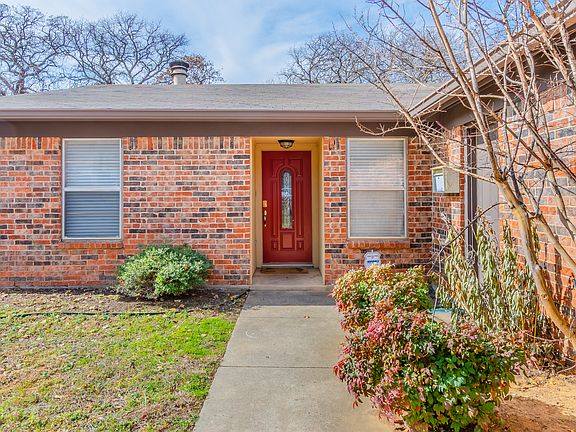3rd image of 4902 Crest Dr