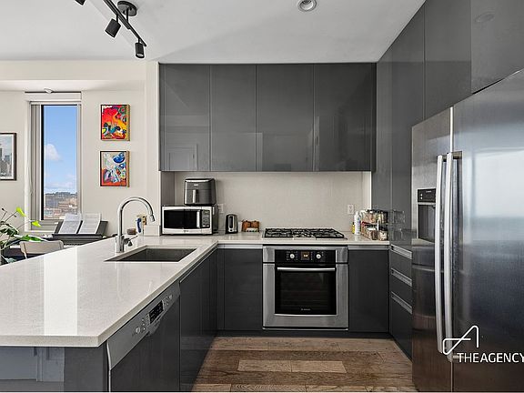 3rd image of 4415 Purves St #15C