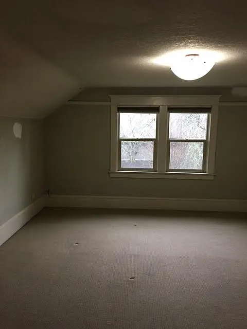 House 4bd/2 bath with fenced in large yard, full basement — Photo 4