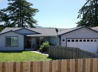 612 Pioneer Rd, Brookings, OR 97415