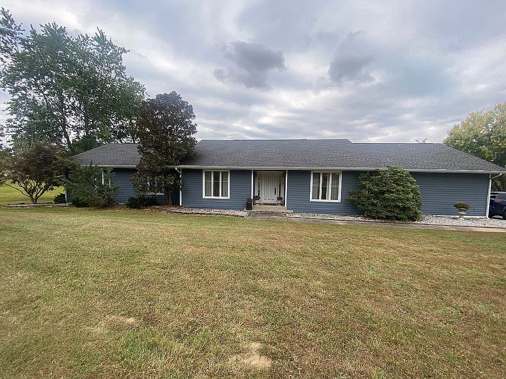 2569 Country Club Dr, Madisonville, KY 42431