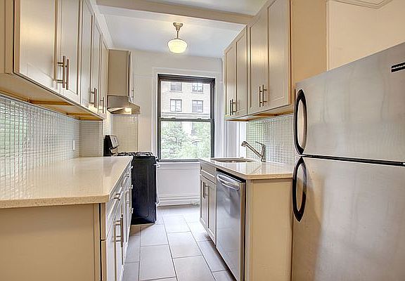 4th image of 785 W End Ave APT 3C