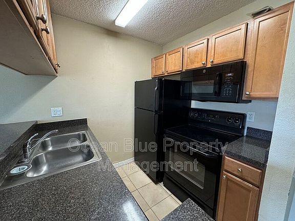 5th image of 220 Lake Parsons Grn Unit 102