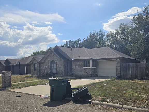 3rd image of 702 Azucenas St