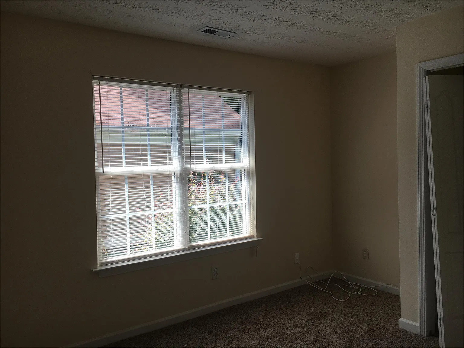 1117 W Broad St - 1 — Photo 4