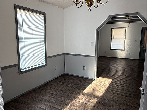 5th image of 1115 S Concho St