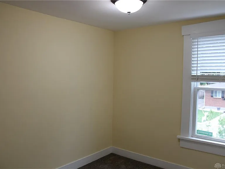 243 Oak St — Photo 9