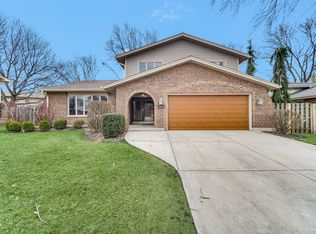519 Charlestown Dr, Bolingbrook, IL 60440