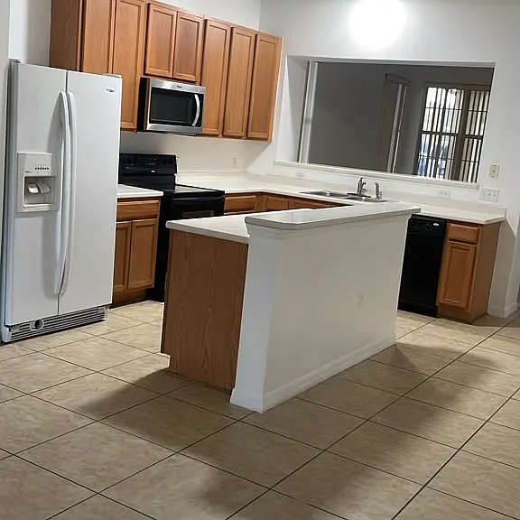 5421 Paradise Cay Cir — Photo 2