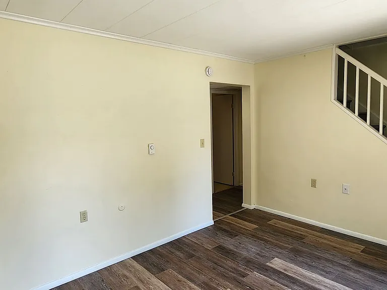 39 Medbury Ave — Photo 8