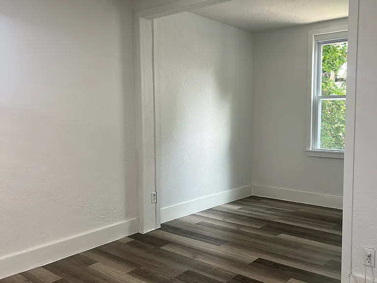 72 Charlotte St #2 — Photo 3