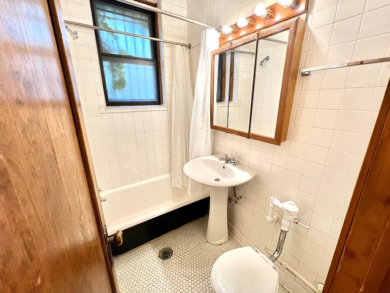 644 West Surf — Photo 29