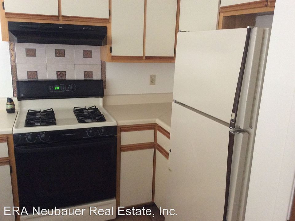 2nd image of 524 Arrow St