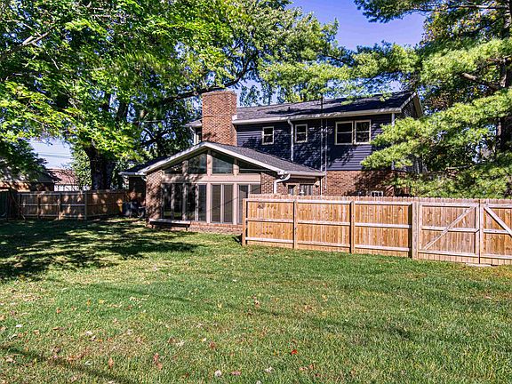 5th image of 10699 Williamsburg Dr