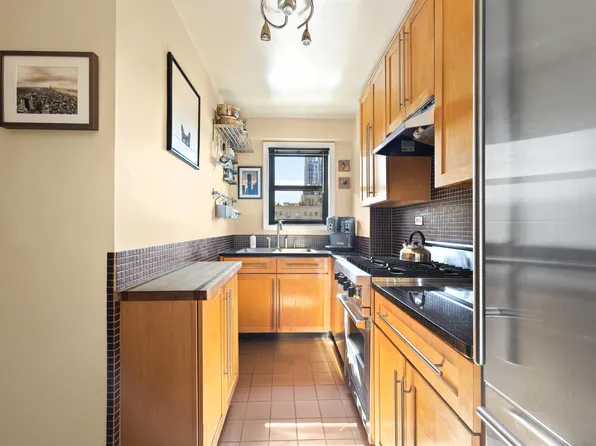 201 West 21st Street image 3 of 9