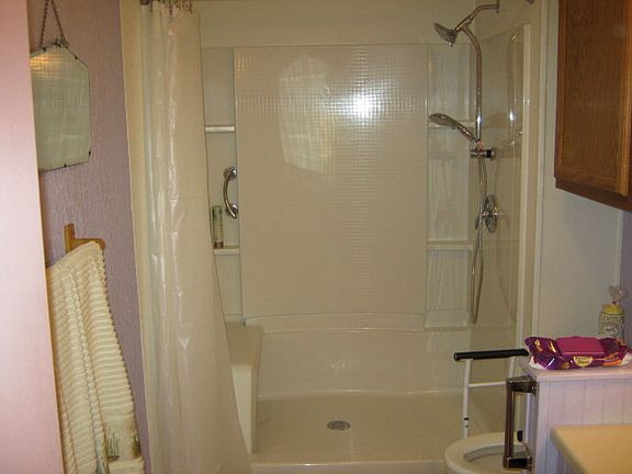 5th image of 2203 N Tripp Ave