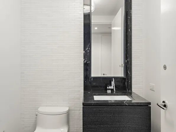 50 Riverside Boulevard 17F image 22 of 22