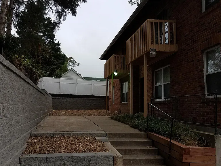 505 N Benton Ave — Photo 28