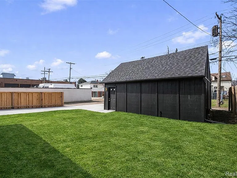 125 N Washington Ave — Photo 32