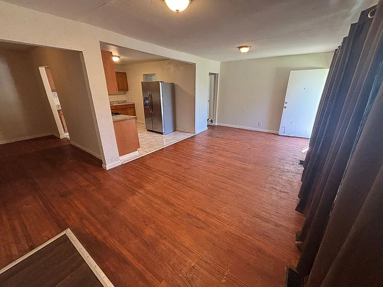 245 E Young Pl — Photo 33