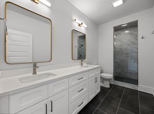 127 W Deaderick St, Jackson, TN 38301