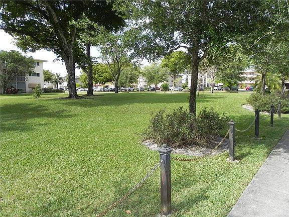 5th image of 4800 Hillcrest Ln APT 104