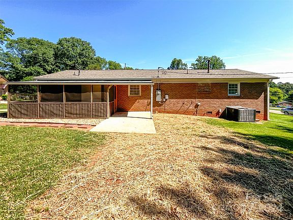 5th image of 2205 Cloverwood Ln