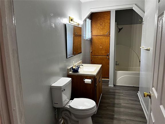 5th image of 3508 Royal Dr