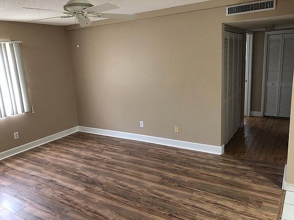 4th image of 6201 SW 37th St APT 111
