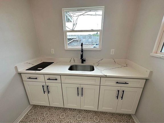 4th image of 702 E Floribraska Ave #2