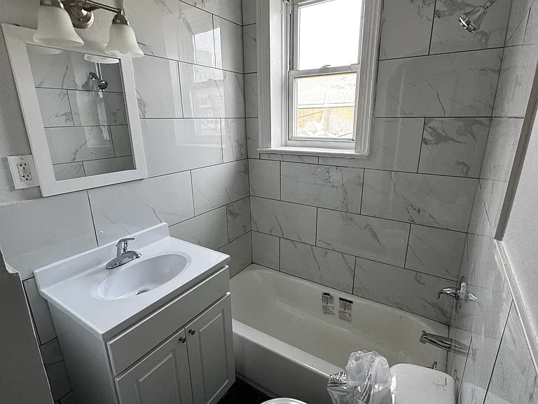 680-682 Summer Ave #4 — Photo 5